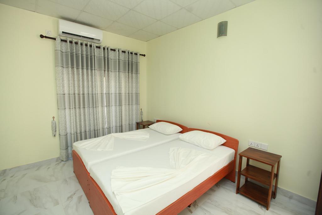 Lavonka Tourist Rest Otel Anuradhapura Dış mekan fotoğraf