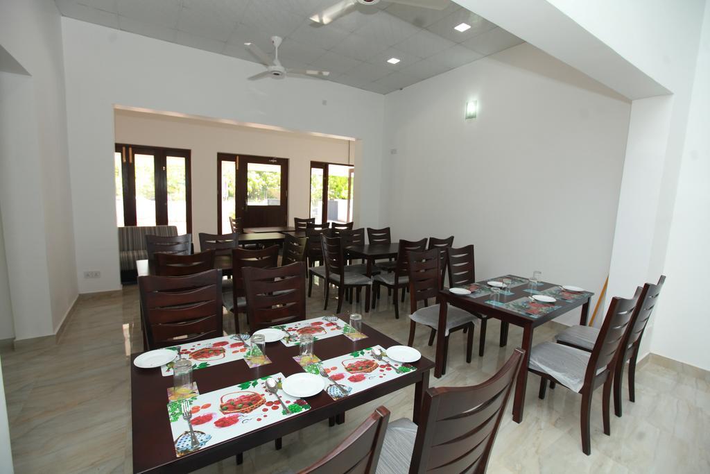 Lavonka Tourist Rest Otel Anuradhapura Dış mekan fotoğraf